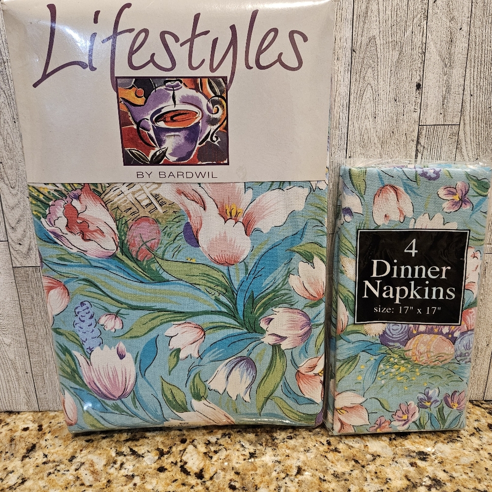 Easter Spring Floral Tablecloth Oblong AND 4 Matching Dinner Napkins BRAND NEW